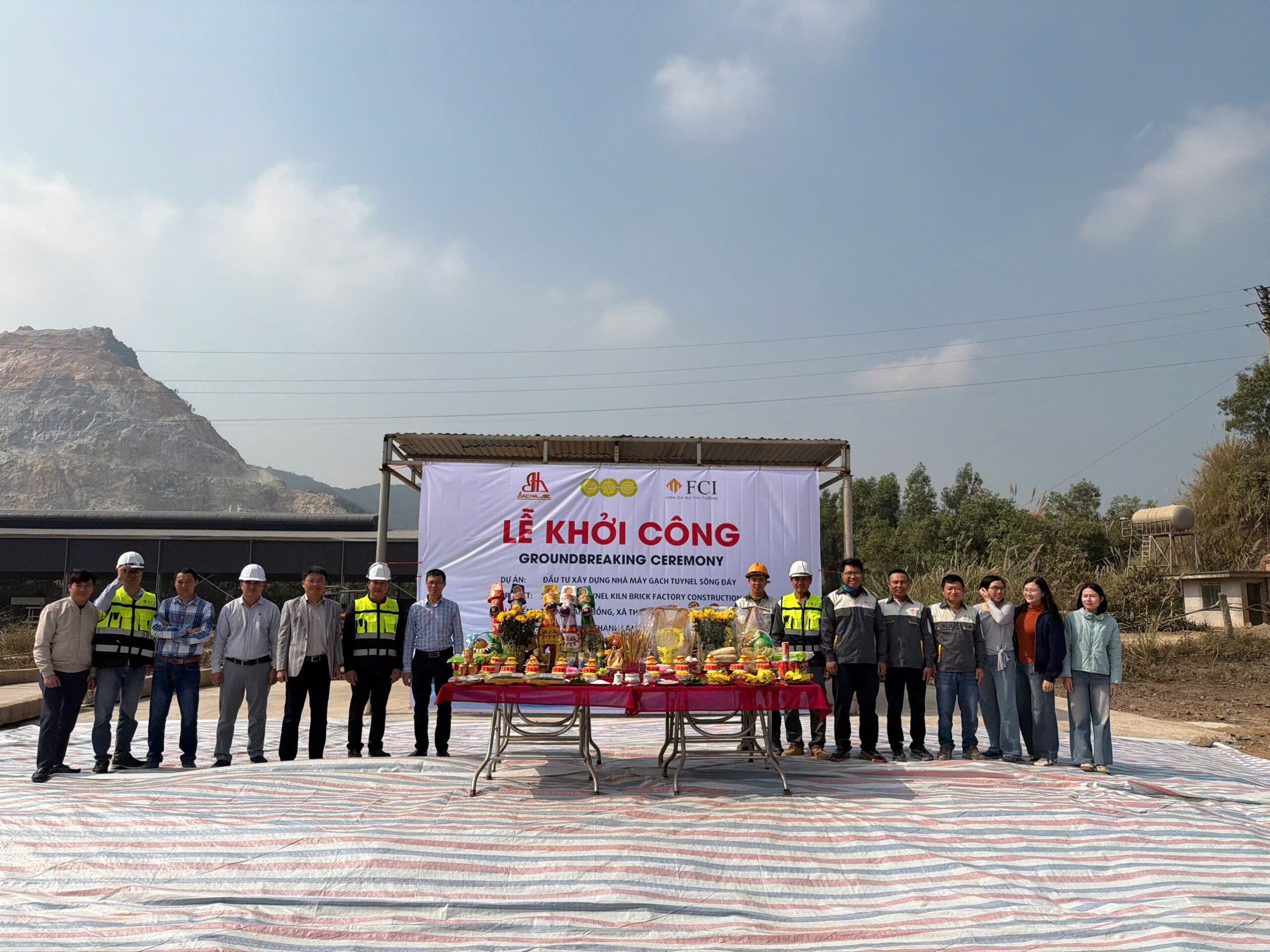 LỄ KHỞI CÔNG DỰ ÁN ĐẦU TƯ XÂY DỰNG NHÀ MÁY GẠCH TUYNEL SÔNG ĐÁY